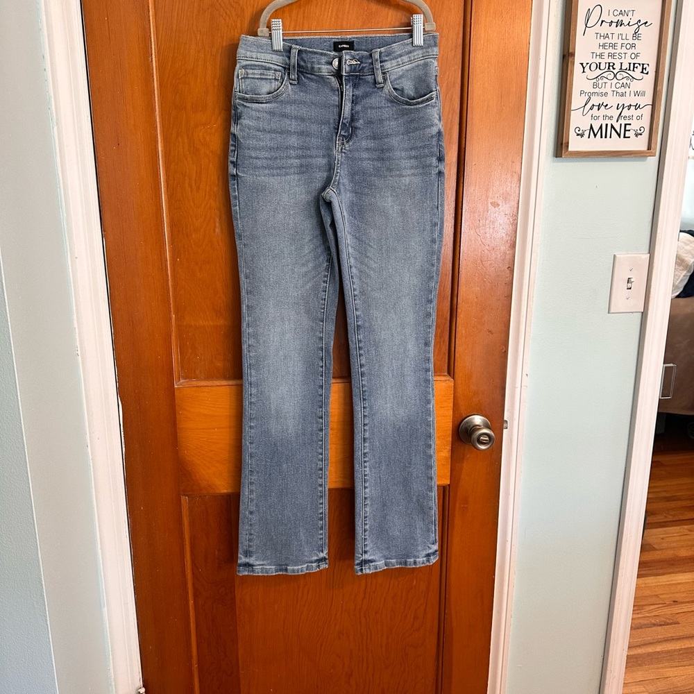 Express Straight Leg Jeans in Light Blue Wash